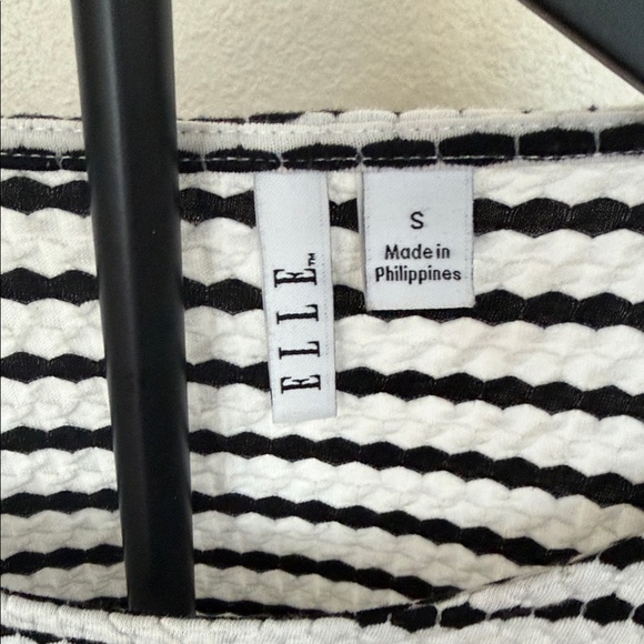 Elle Monochrome Patterned Long Sleeve Top - Picture 3 of 9